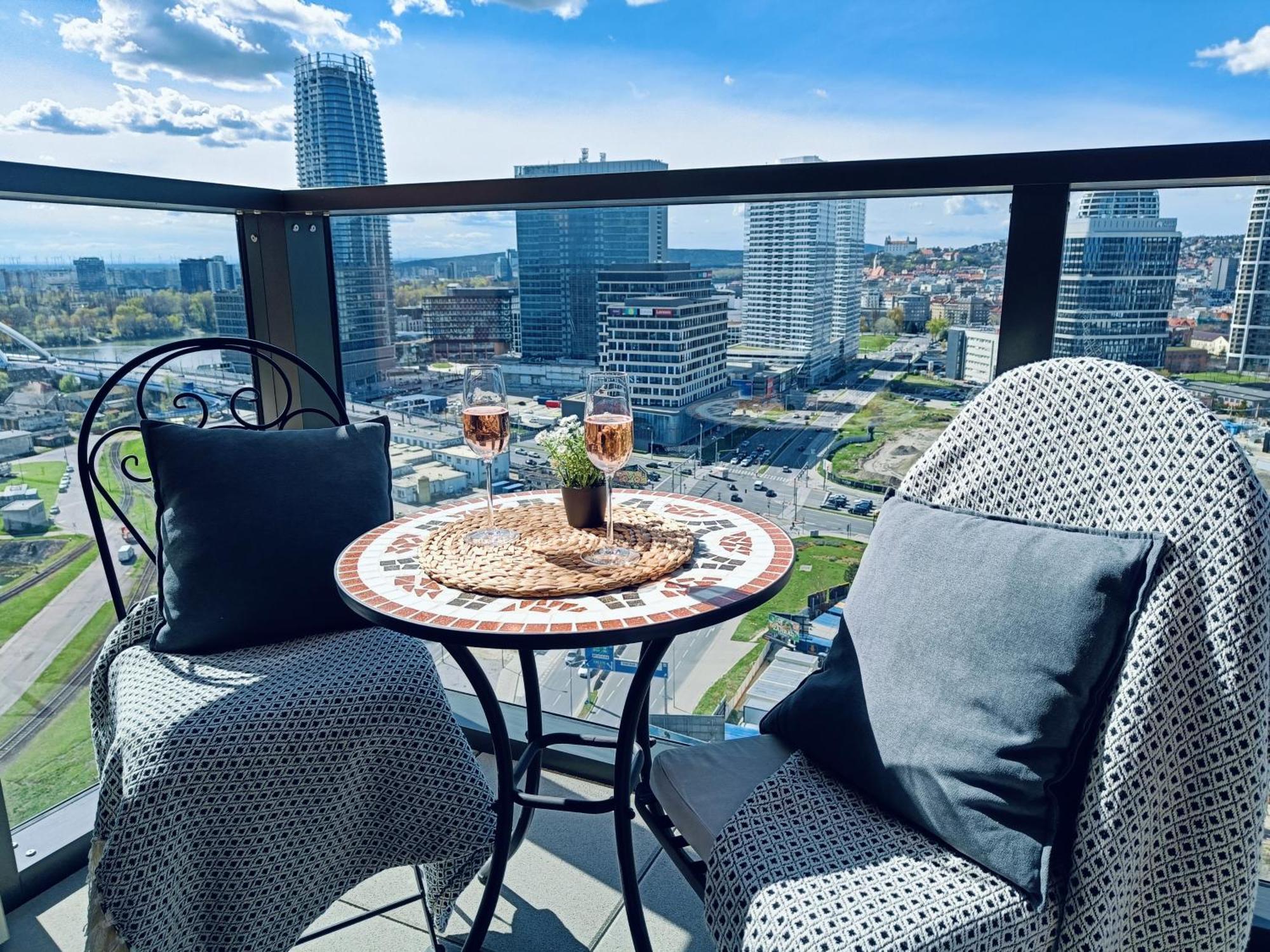 Sag 20Th Floor Klingerka Residence Castle View Free Parking Free Wifi Bratislava Exterior photo